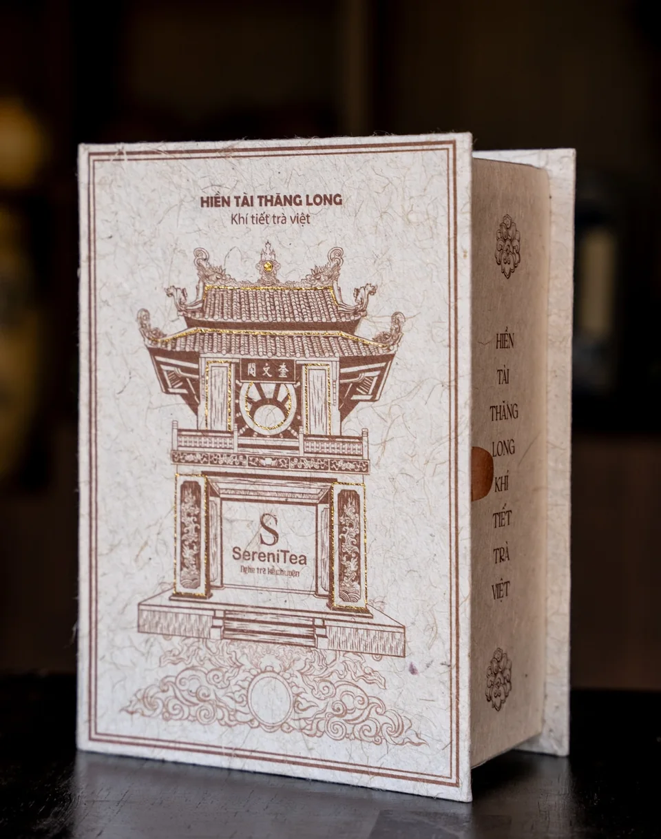 Hộp sách trà giấy dó SereniTea với hình Khuê Văn Các trên bìa